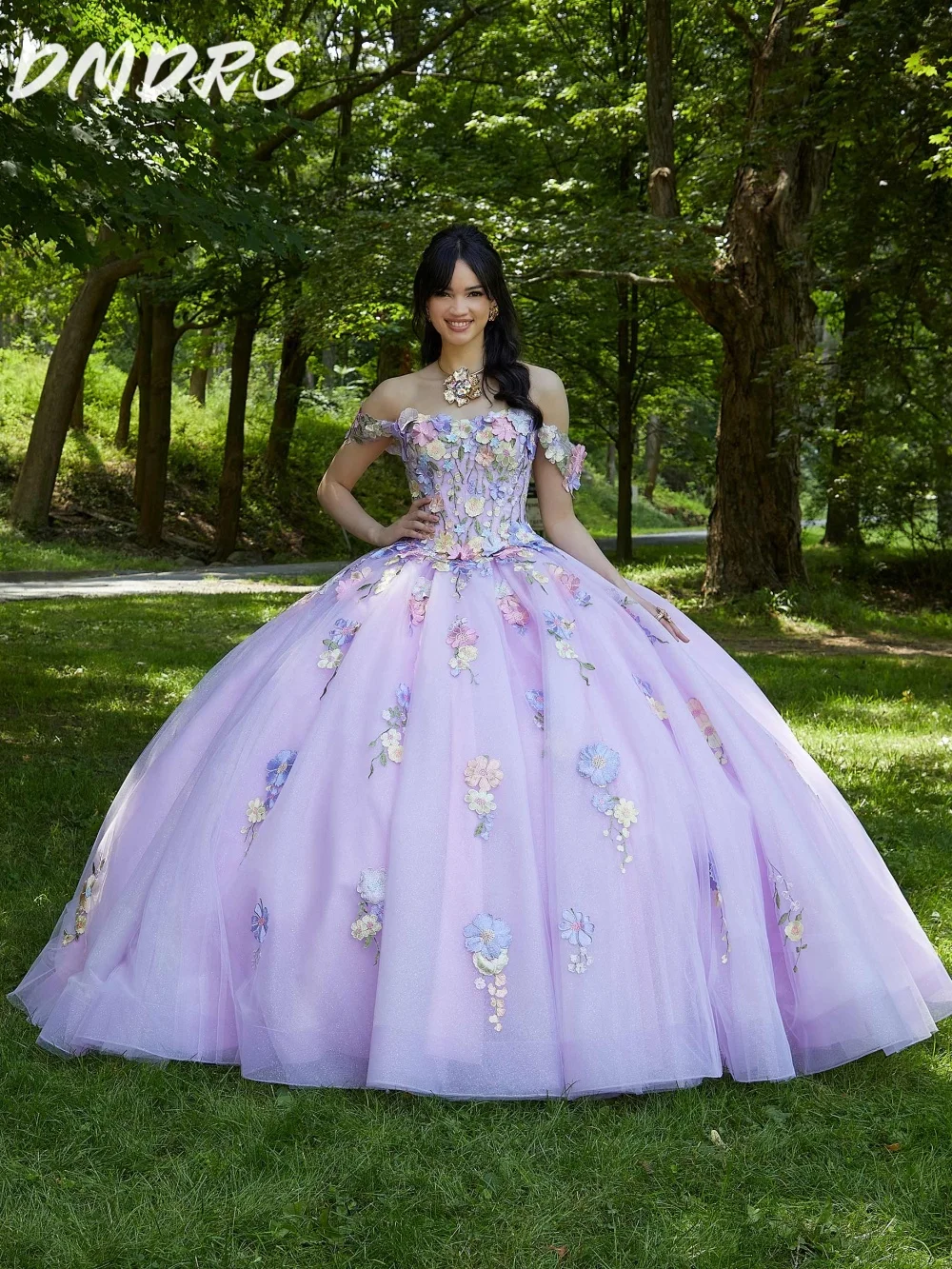 

Popular Off-shoulder Quinceanera Dress 2025 Elegant Colorful Applique Party Dress Sparkling Ball Gown Sweet 16 Party Gown