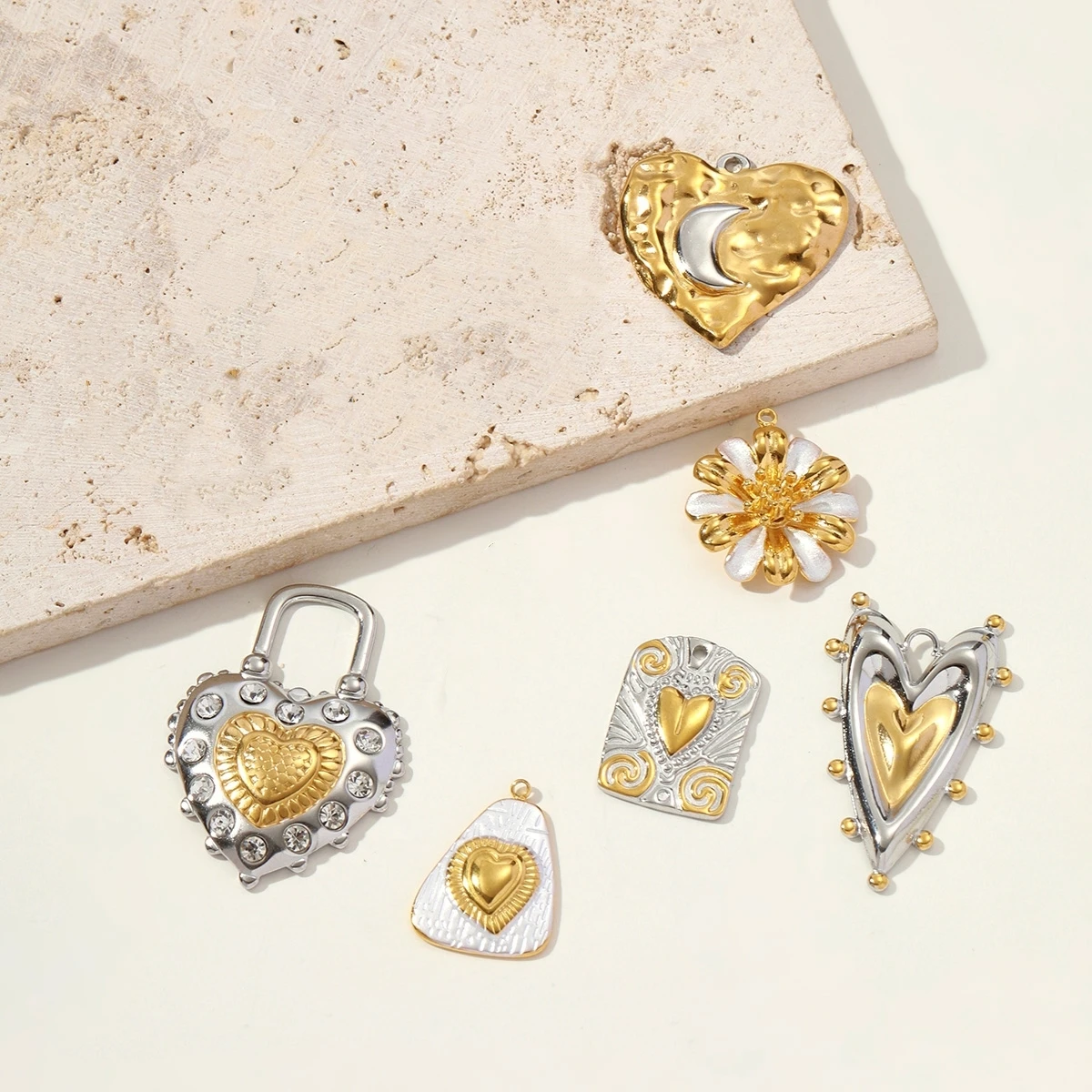 

3Pcs/Lot Stainless Steel Two Tone Moon Star Charms Heart Pendants For DIY Making Necklace Earrings Jewelry Accessory Wholesale