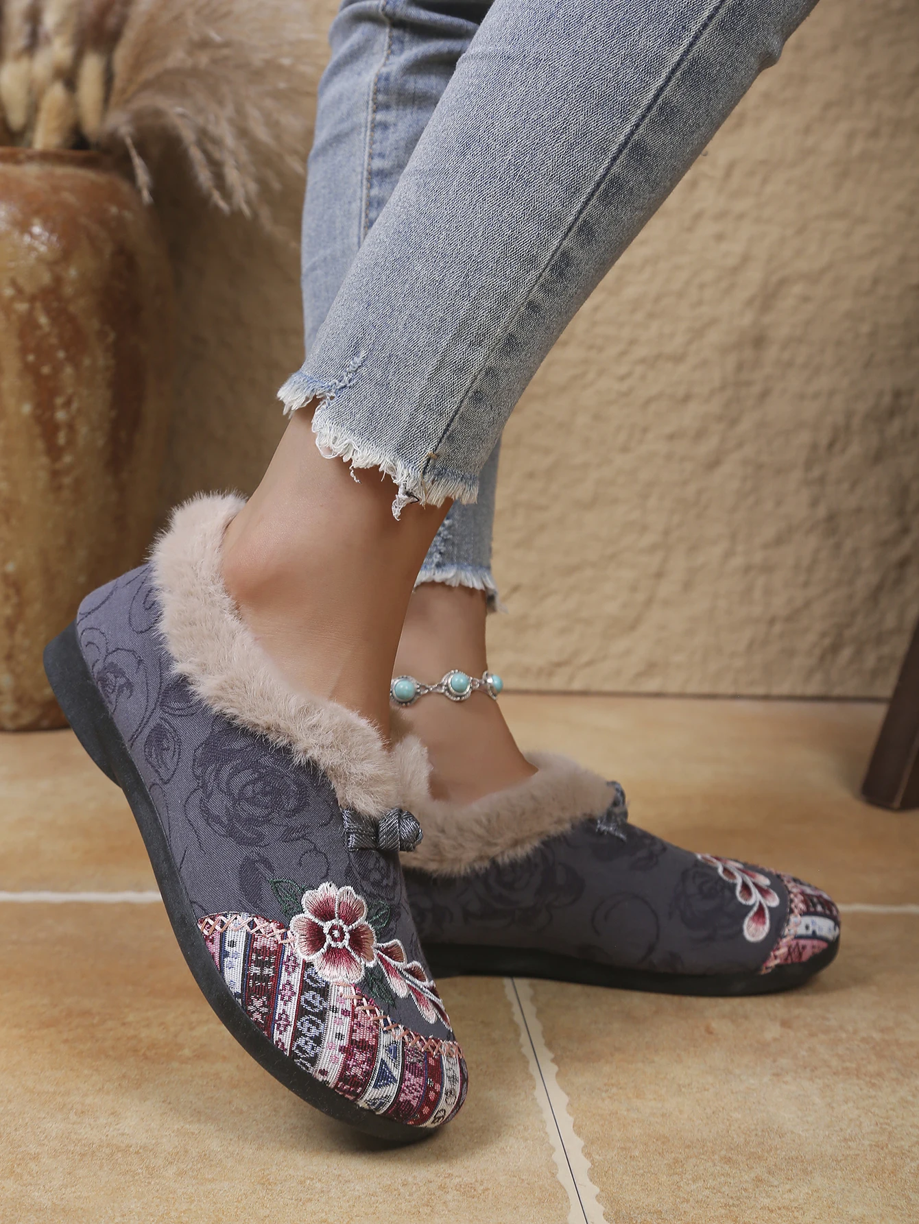 Damen Winterstiefeletten im chinesischen Stil, bestickt, aus Baumwolle, mit flauschigem Kragen, Fleece-gefüttert, zum Hineinschlüpfen, flach, rutschfest, warm, ethnische Freizeitschuhe – Detail 26