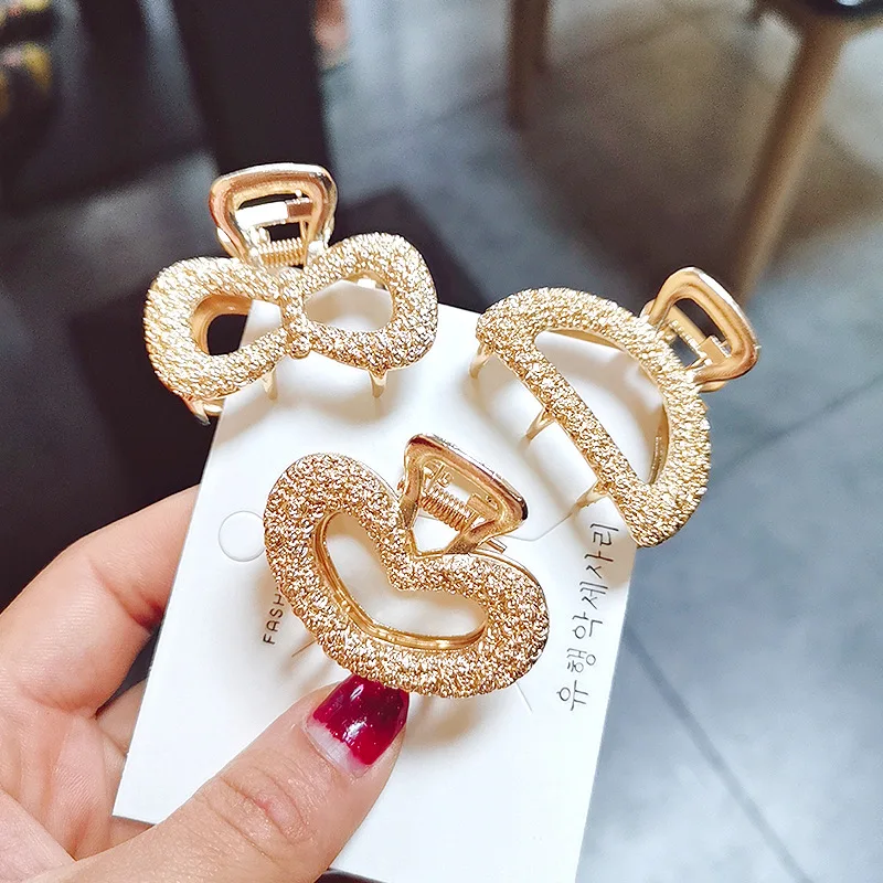 Goldene modische Haarklammern, hohle geometrische Herz- und Schleifen-Designs, elegante, rutschfeste Haarkrallen für Damen, Haaraccessoires. – Detail 7