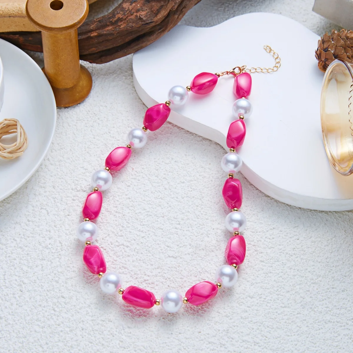Französische sanfte barocke Halskette mit simulierten Perlen aus rosa Harz für Damen und Herren, elegante, süße, unregelmäßige Perlen, Choker-Schmuck, Geschenk – Detail 26