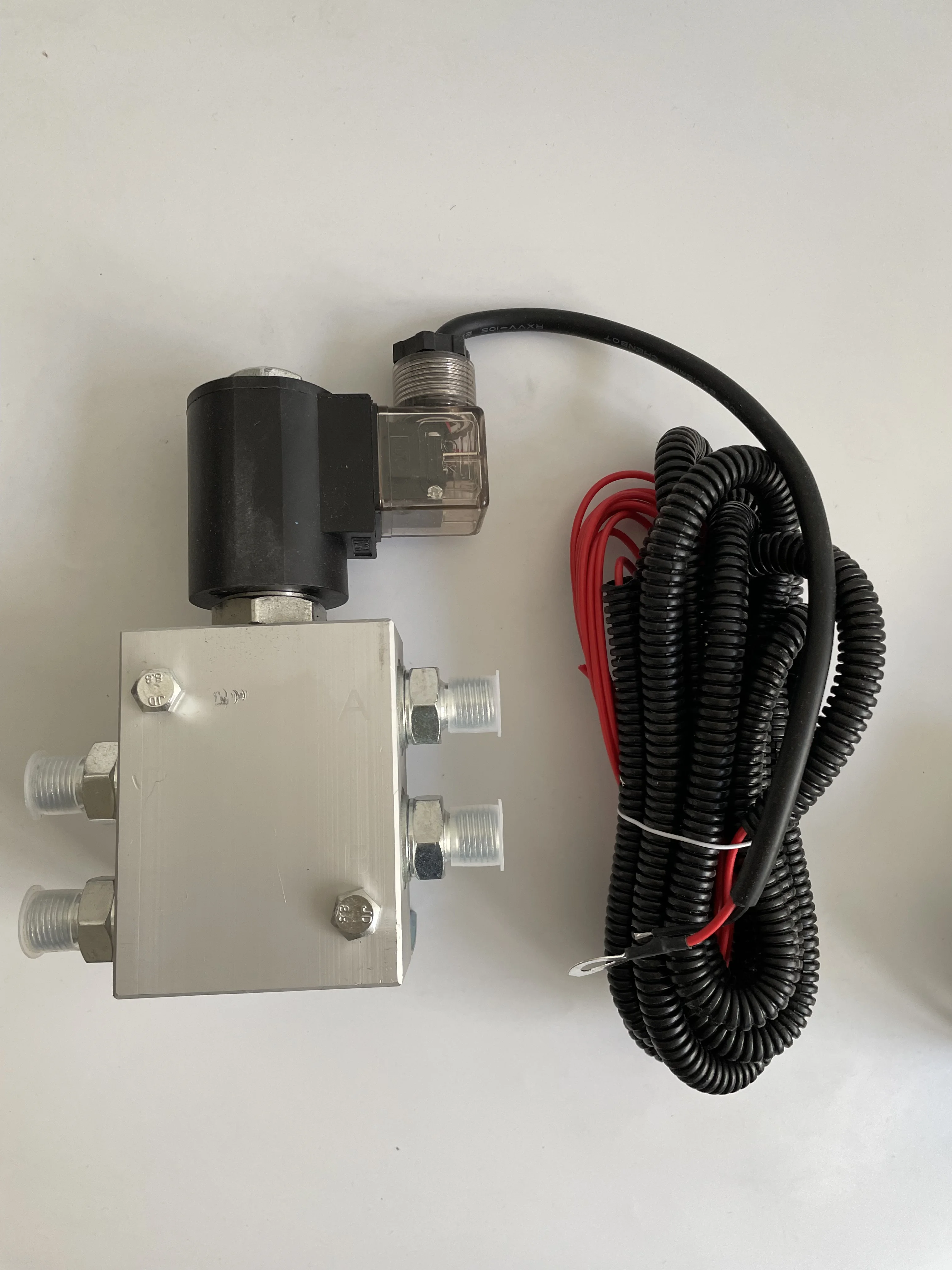 Elettrovalvola Solenoid Operated Control 2 Positions 3 Way 4 Way Hydraulic Oil Fluid Quick-connector pilot Valve for Grabber Idraulica — dettaglio 3