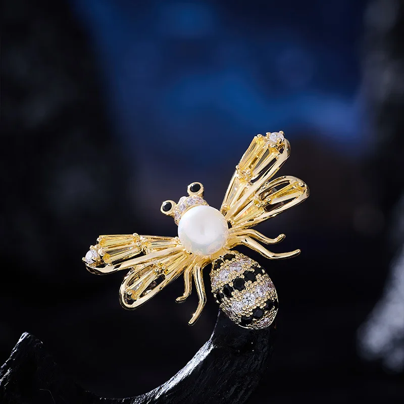 

Fashionable and creative insect zircon little bee brooch, niche design sense animal brooch accessories