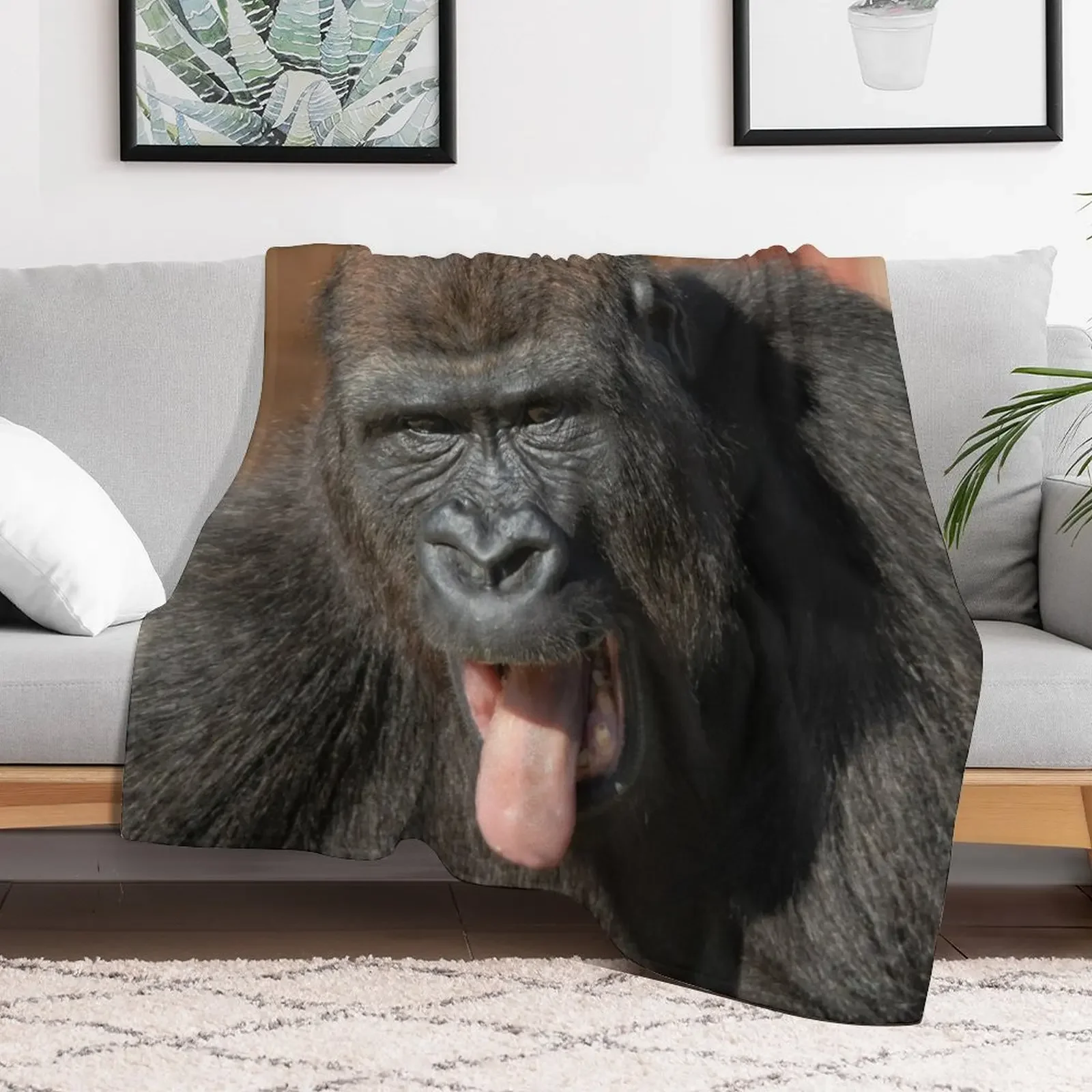 Gorilla Lope Showing His Tongue Throw Blanket Quilt Flannel Fabric Thins Bed covers Blankets