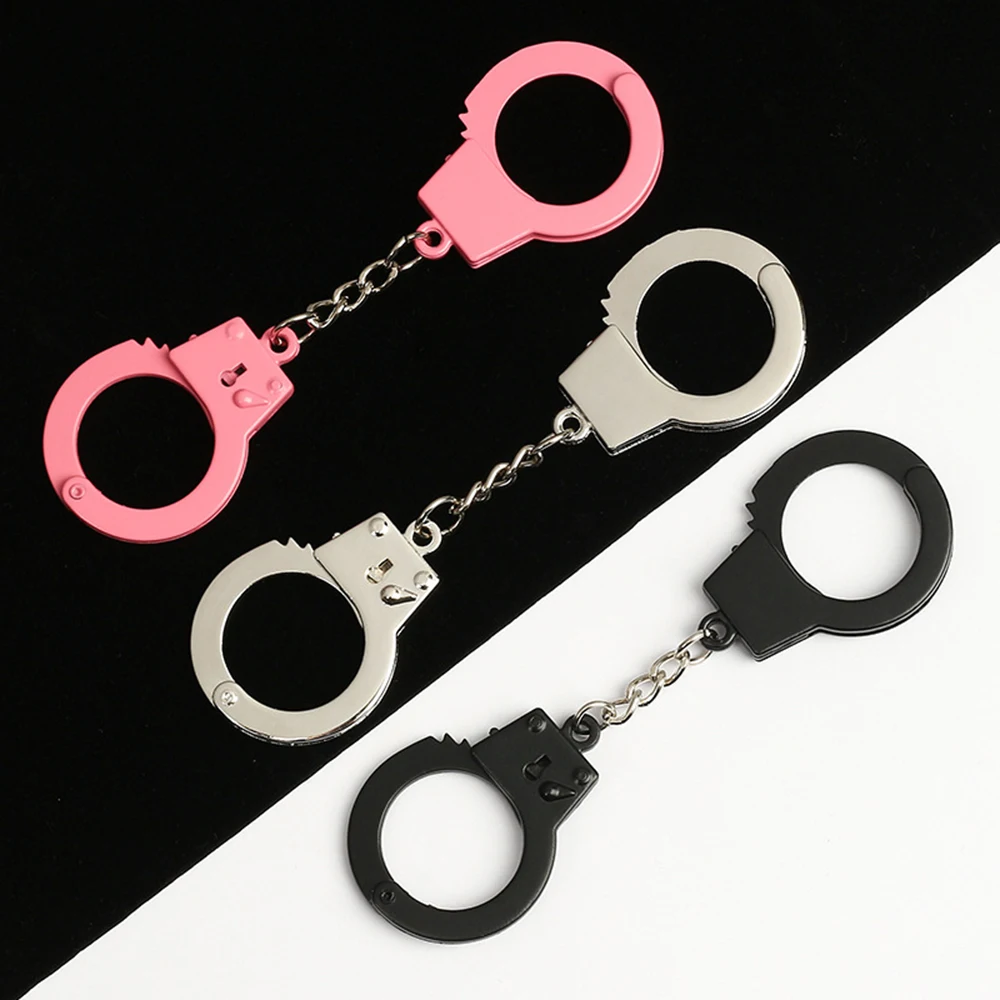 Mini Metal Handcuff Keychain Simulation Hand Cuff Pendant Creative Bag Car Key Ring Novelty Party Gift Jewelry Accessory