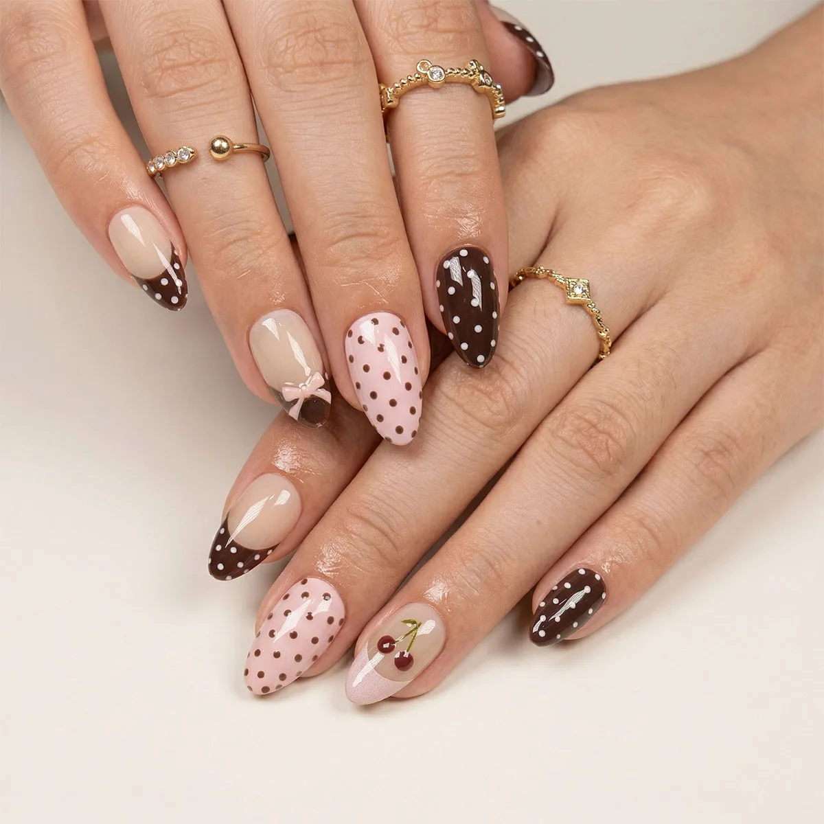 24 Stück kurze Mandel-Press-On-Nägel, süße rosa Polka Dots, Schleifen & Kirschmuster, glänzende, vollflächige künstliche Nägel, DIY-Nagelkunst, Pe