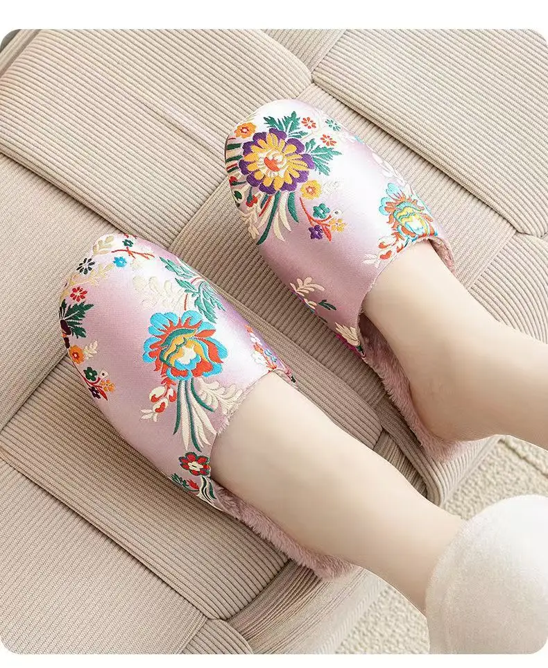 2024 New Women\'s Autumn Winter Embroidered Cotton Slippers Soft Sole Non Slip Plush Warm High Quality Home Silk Slippers