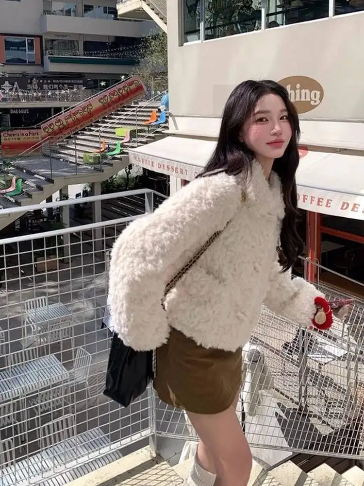 컬러 페이스 라이닝 처리된 푹신한 여성용 가죽 코트 가을 겨울 인조 가죽 퍼 또는 면 코트 뿔 단추 장식