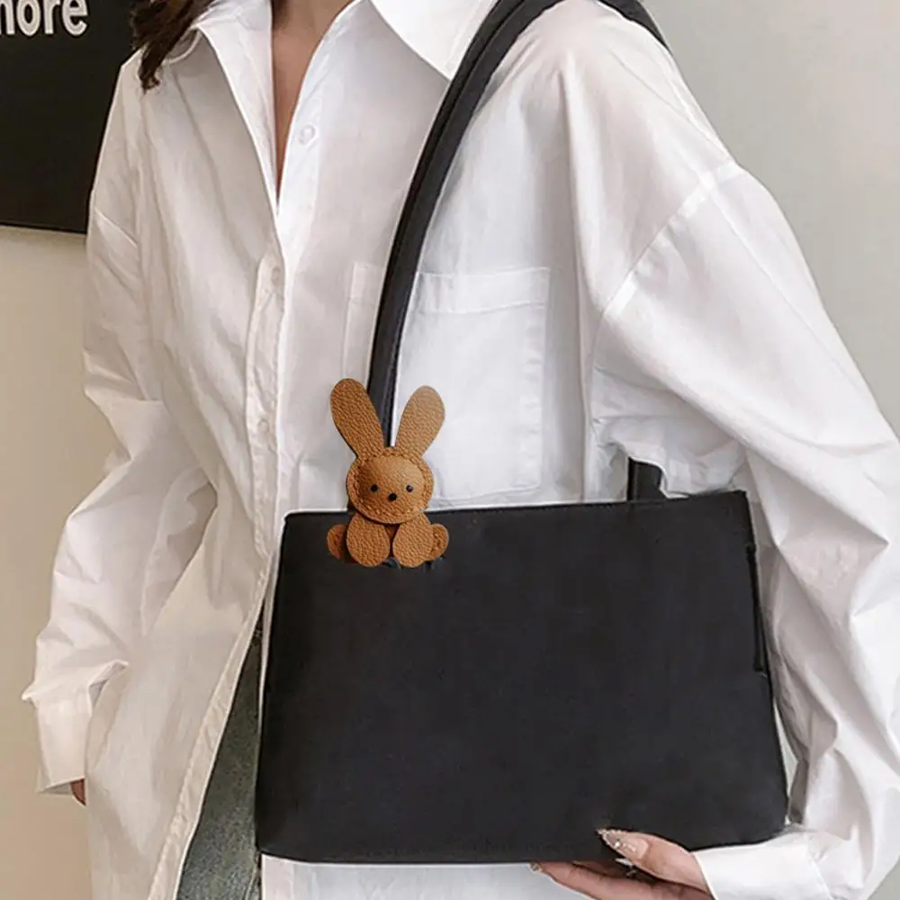 2025 لطيف الأرنب قلادة حقيبة سلسلة مفاتيح الحلي لطيف الجلود حقيبة ساحرة اكسسوارات الديكور كيرينغ الفتيات الهدايا اليدوية