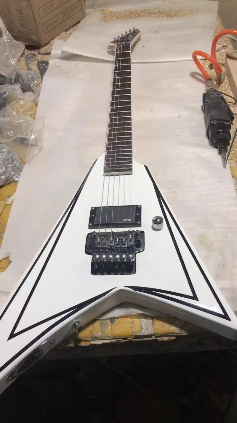 6-string dovetail electric guitar, white body with black stripes, naturally colored neck，Floyd rose bridge,Free delivery