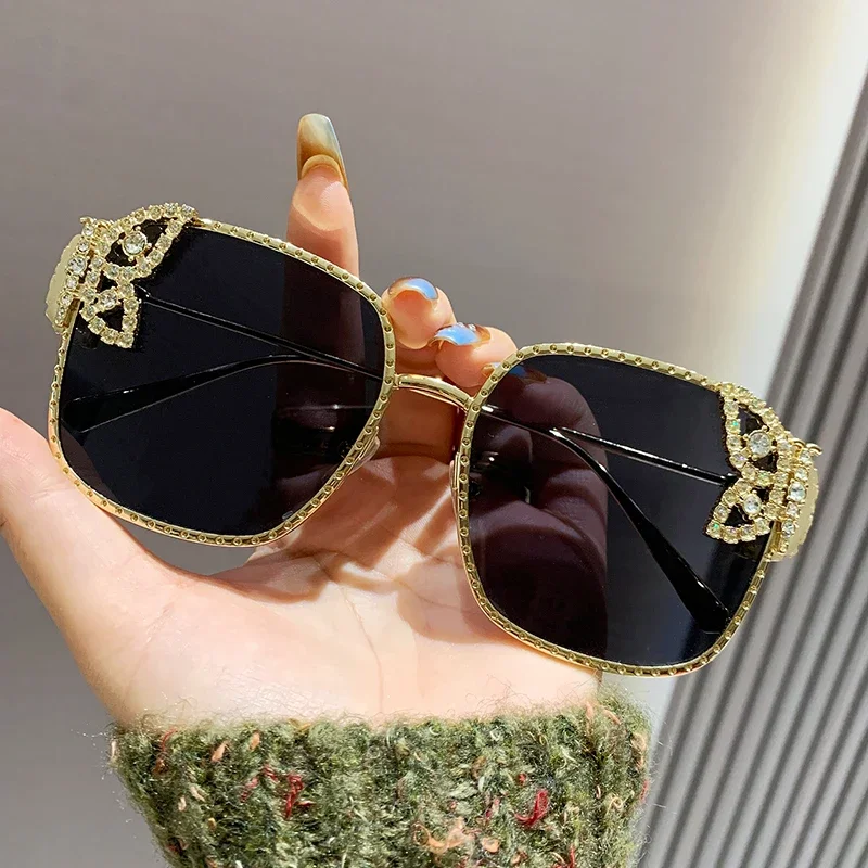 

Square Large Frame Sunglasses with Butterfly Design Luxurious Diamond Inlay Exquisite Metal Frame Sunglasses Punk Women Shades