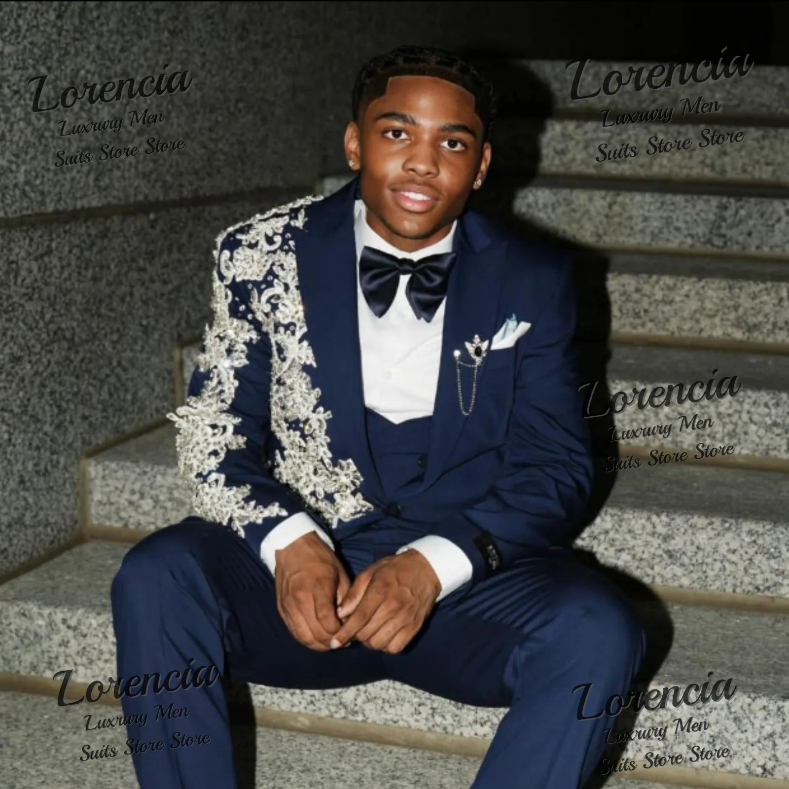 

Customized Luxury Embroidery Men Suit Retro Sequin Crystal Birthday Tuxedos Slim Sparkly hombre 3 Pieces Set Groom Male Blazer