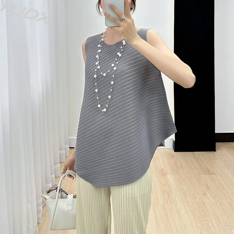 Miyake High-end Simple Simple Sleeveles Round Neck Hundred with 2023 Summer Solid Color Fashion Casual Pleated Loose Women's Top