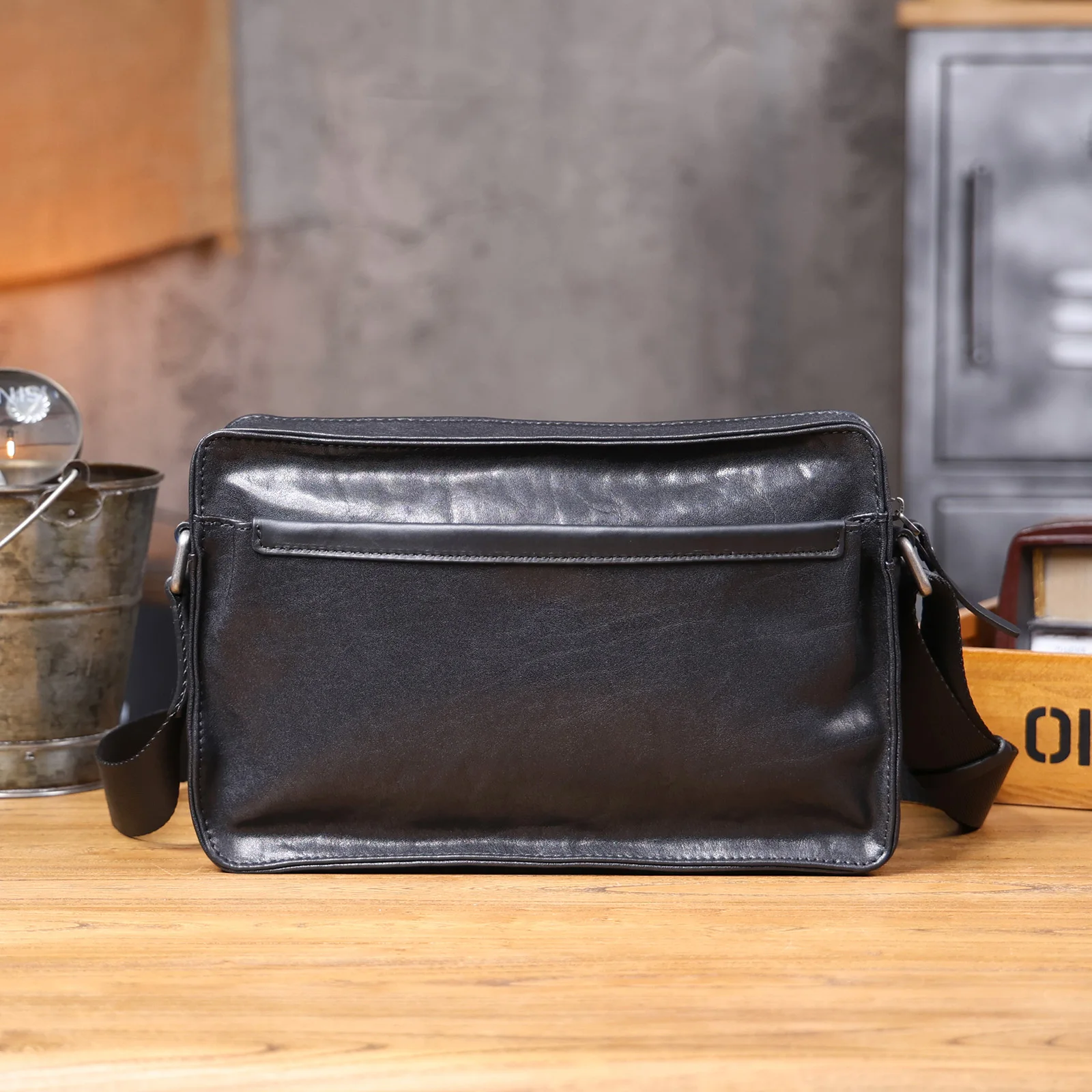 Oberschicht aus pflanzlich gegerbtem Echtleder, Herren-Umhängetasche, Crossbody-Tasche, lässiger, modischer, minimalistischer Stil – Detail 9