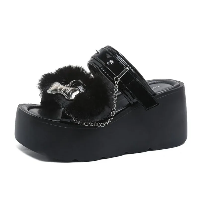 

8,5 см сандалии в стиле панк с заклепками и массивной подошвой, увеличивающие рост, женские летние пляжные дышащие кожаные тапочки, женские туфли на танкетке для отдыха