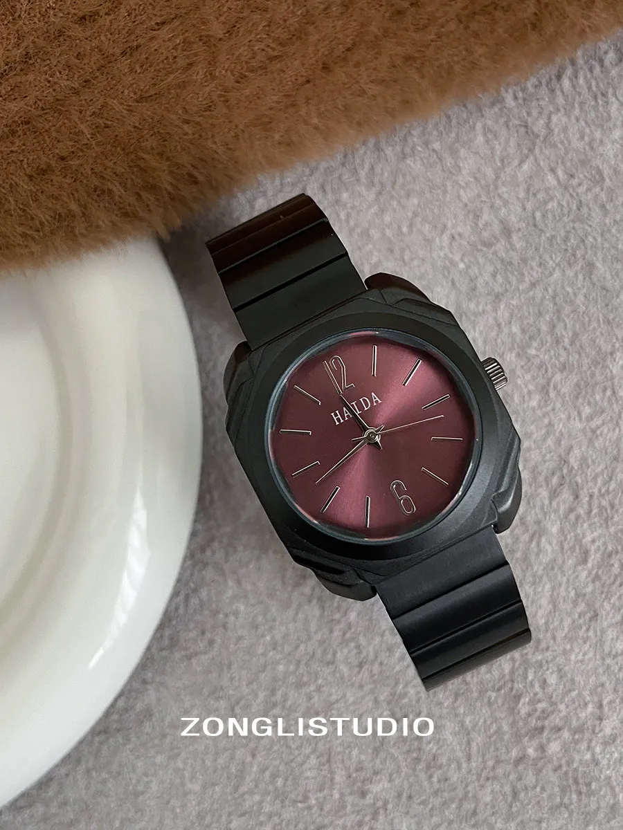 New stylish and elegant women's watch with a luxurious design and stainless steel strap – a perfect gift for your girlfriend.
