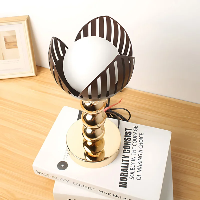 Contemporary Simple Table Lamp Metal  Lotus Shape Bedroom Bedside Living Room Home Decoration Ornaments Led Lighting Night Light