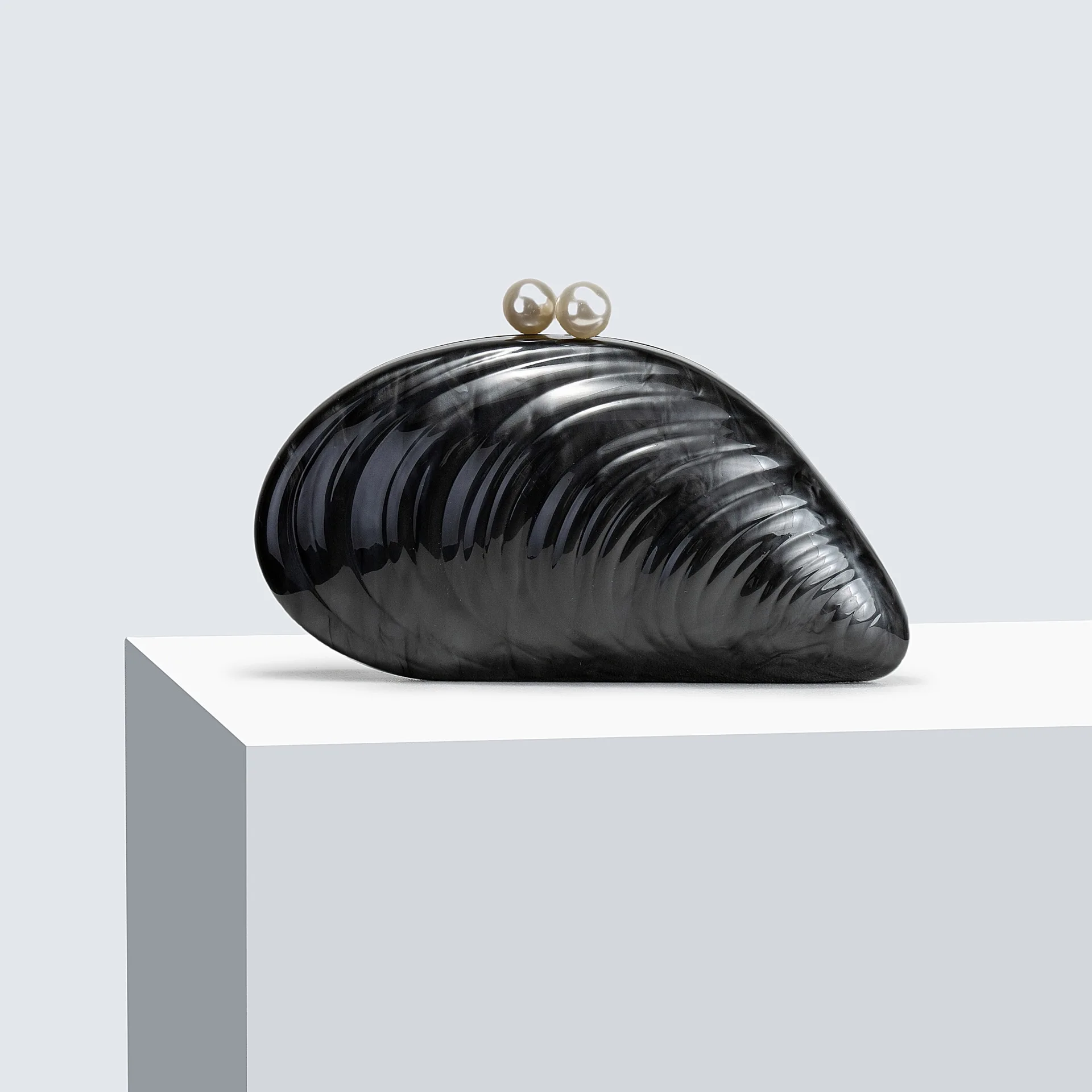 Picture 4: One shoulder oblique span bag Shaped shell acrylic bag Fashion wedding dinner clutch bag