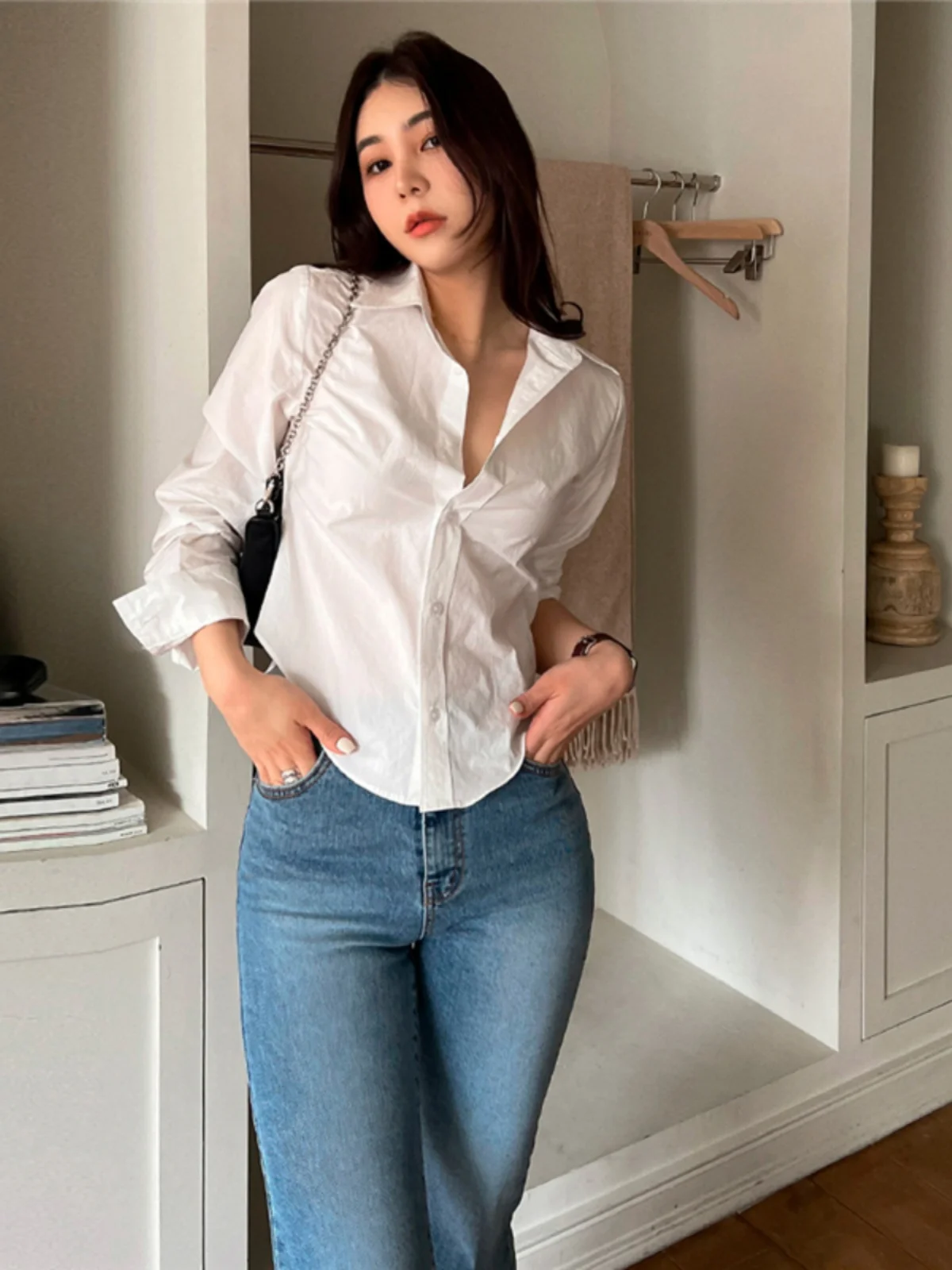 

Белая корейская длинная рубашка-сорочка для женщин, приталенная, летний дизайн, универсальный топ, высококачественная смесь хлопка и полиэстера, на пуговицах...