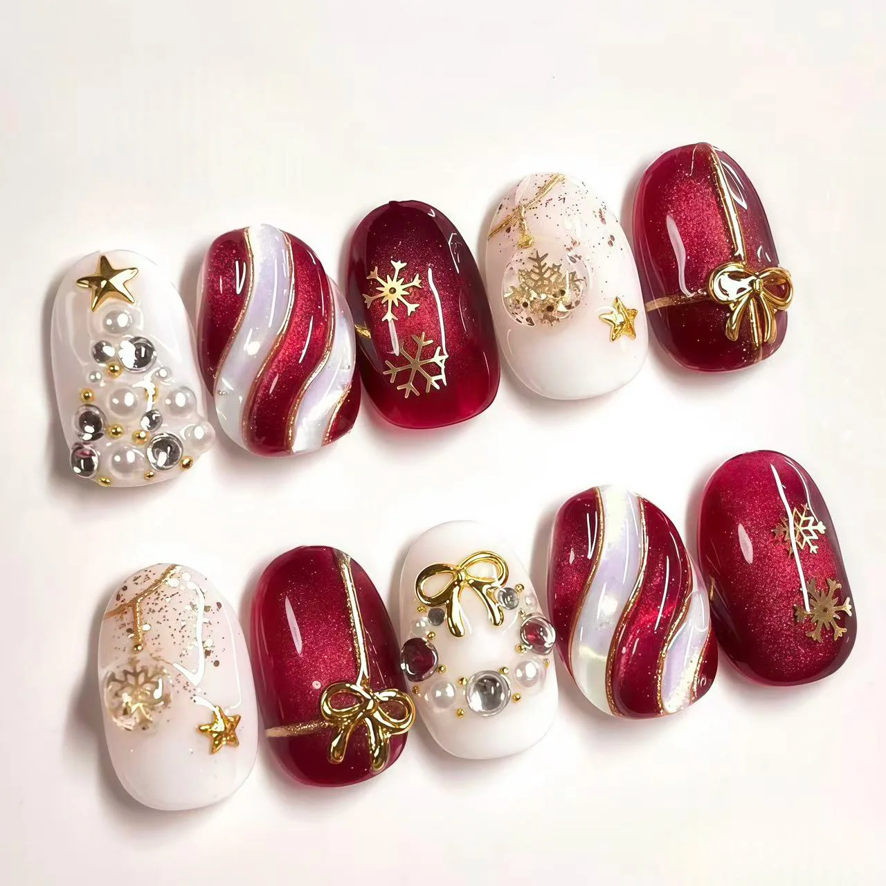 24Pcs Christmas Sweet Pink Mid-length Oval Nail Tips Full Cover Gingerbread Man Reindeer Cherry Fake Nail Snow Pearl False Nails