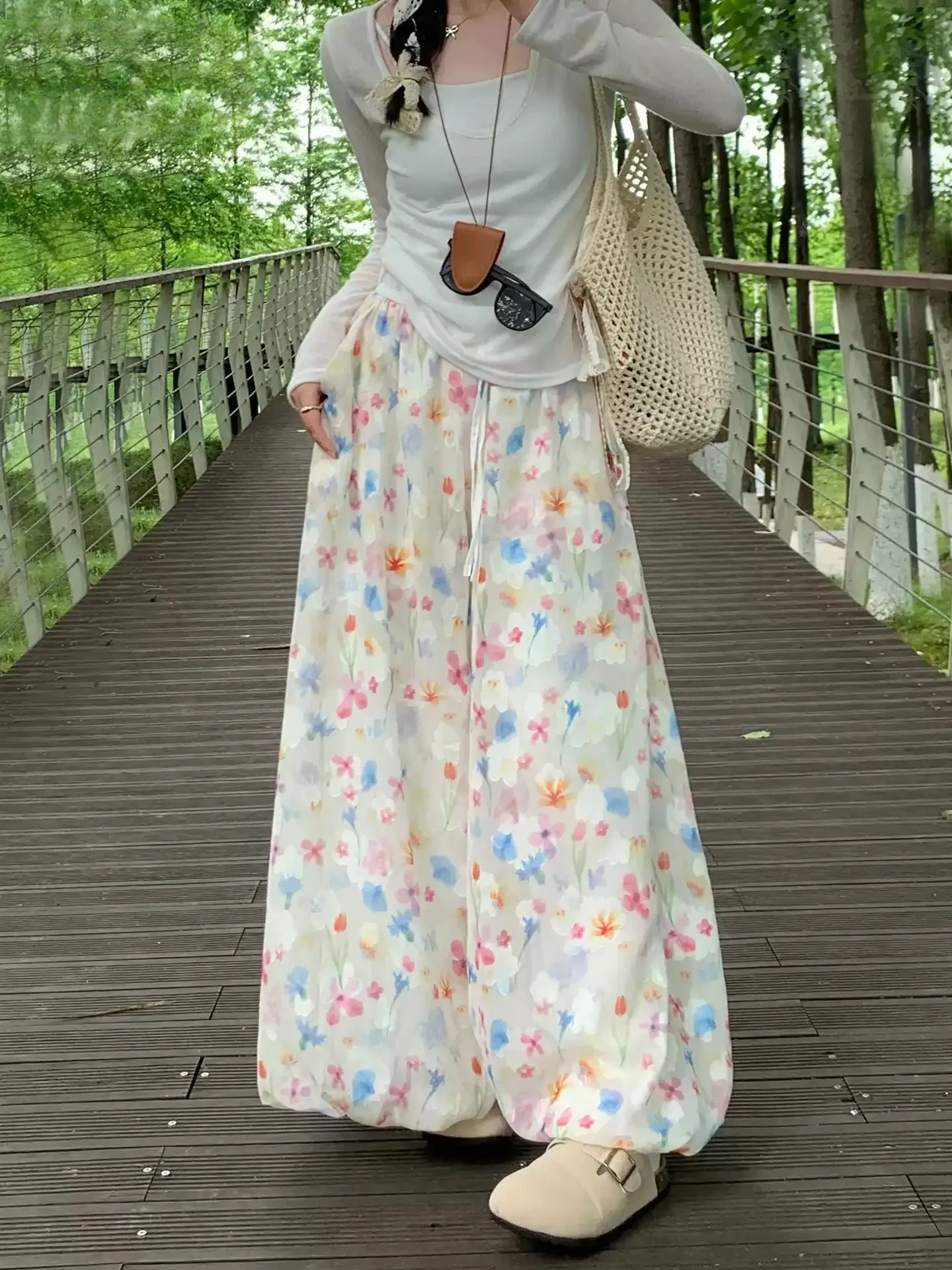 Damen Capri-Hose mit hoher Taille, pastoralen Blumenmustern, aus Eisseide, weitem Bein, im lässigen Stil, neunlängenlang – Detail 4