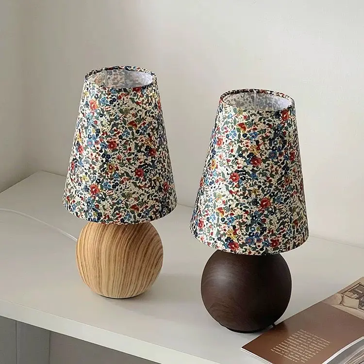 

floral small table lamp, high-end feeling, bedroom headboard, retro vintage, master bedroom, romantic atmosphere lamp