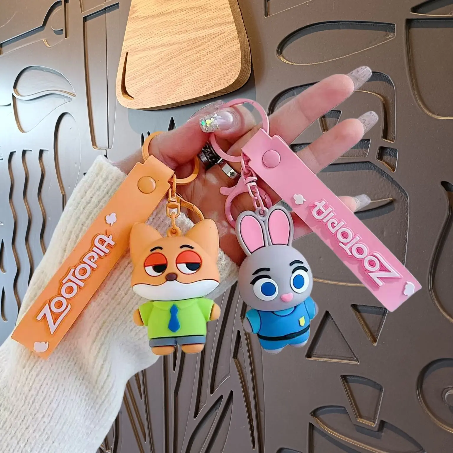 

Zootopia Judy Hoppers Nick Wilde Keychain Cartoon Figurine Leopard Officer Couple Backpack Charm Cute Animal Character Pendant