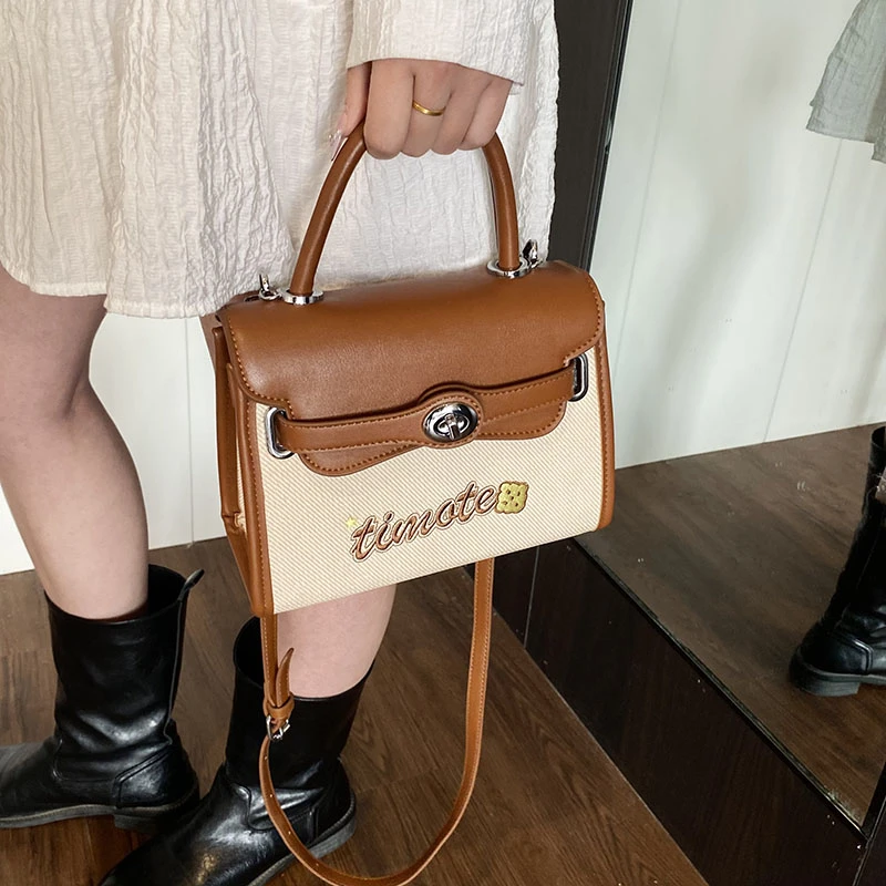 

Fashionable Ladies Tote Bag - High-Quality Leather Messenger Style by Famous Designer Classic Elegant