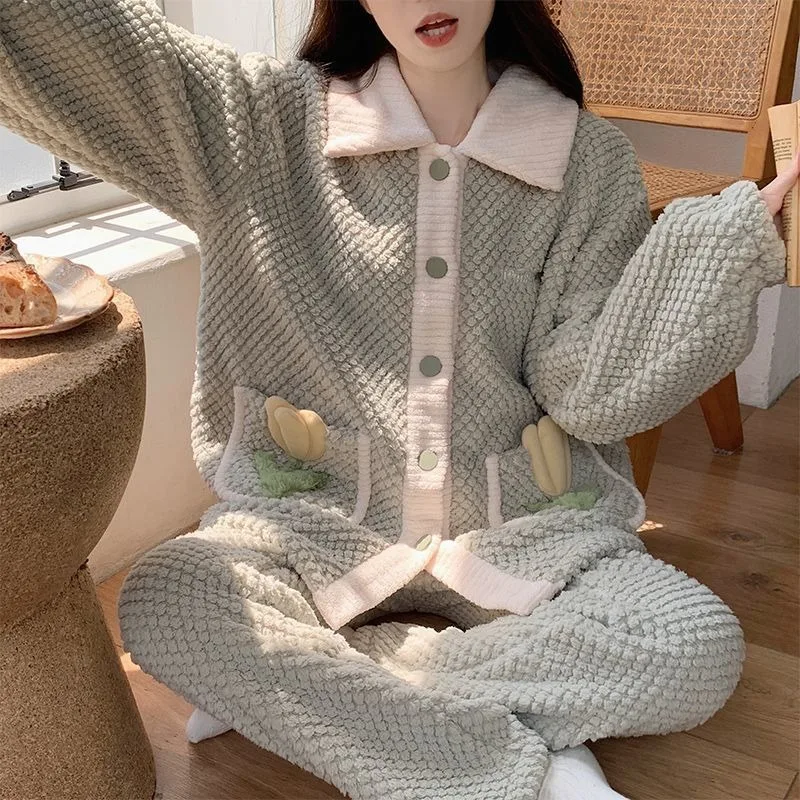 Famale Wearing Winter Pajamas Plush Thickened 2024 New Coral Velvet Sleepwear Flannel Home Suit Women's Warmth Protection Set