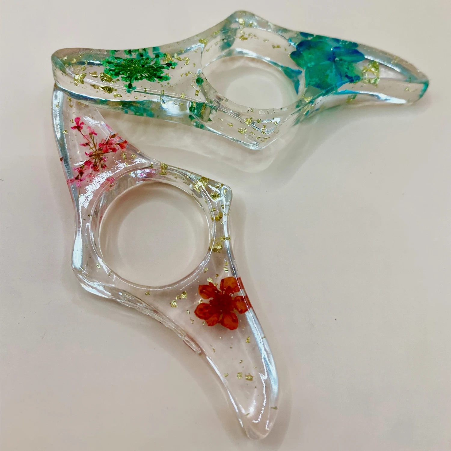 1pc Resin Bookmark Book Stand Reading Aid Creative Thumb Book Support,Thumb Page Holder For Students and Book Lover