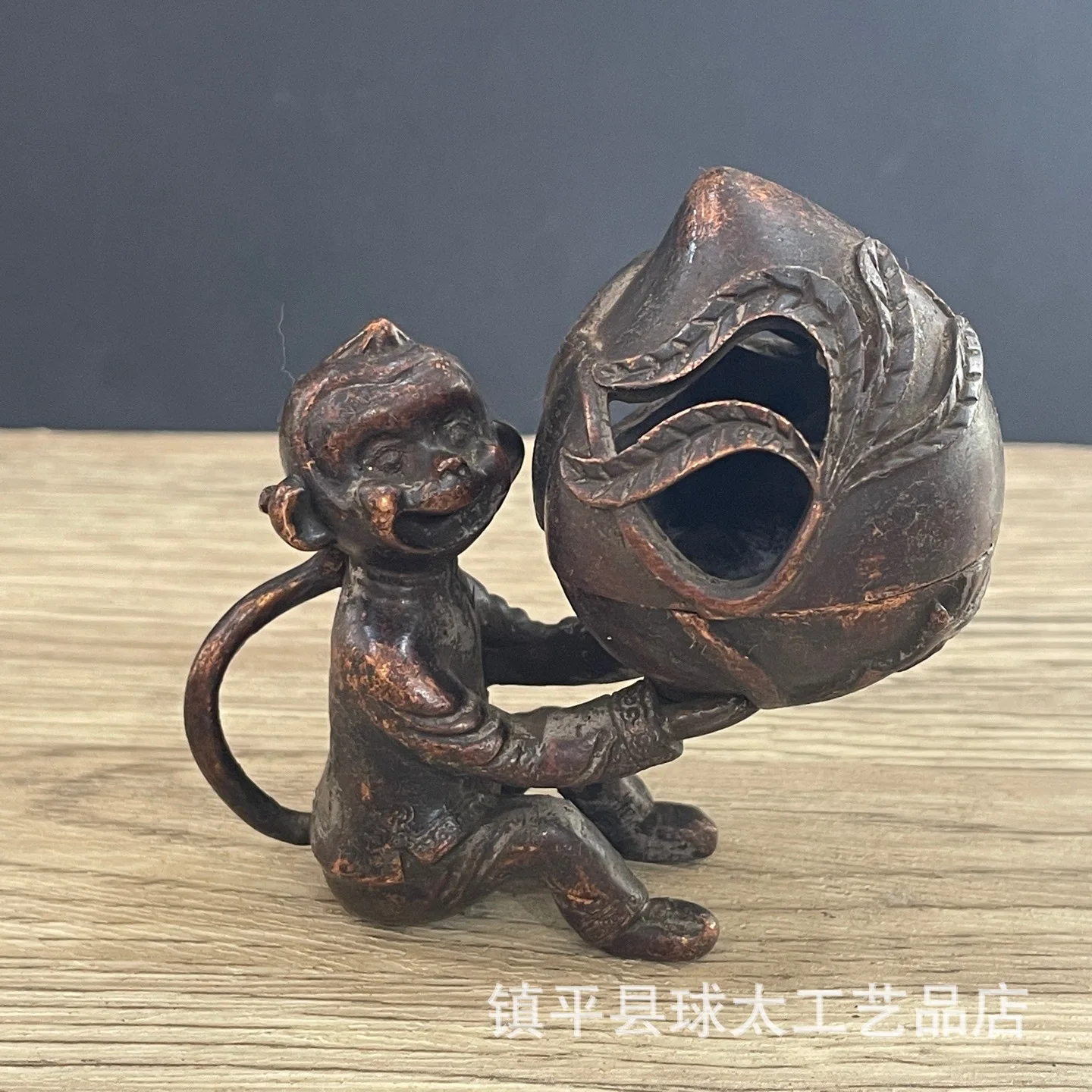 

Bronze ware, home monkey peach decorative ornaments, antique collection gifts, handicraft wholesale
