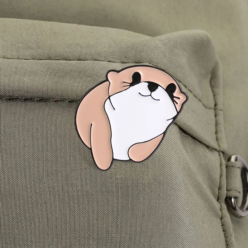 Chubby Napping Otter Emaille-Anstecknadel, weiche Cartoon-Brosche mit wassergebundenem Tier, Reversnadel, Schmuckgeschenk für Freunde – Detail 2