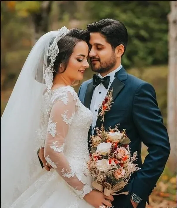 Landhochzeitskleider, V-Ausschnitt, Ballkleid, transparente Illusion, lange Ärmel, Brautkleid, bodenlang, mit Spitzenapplikation, Übergröße