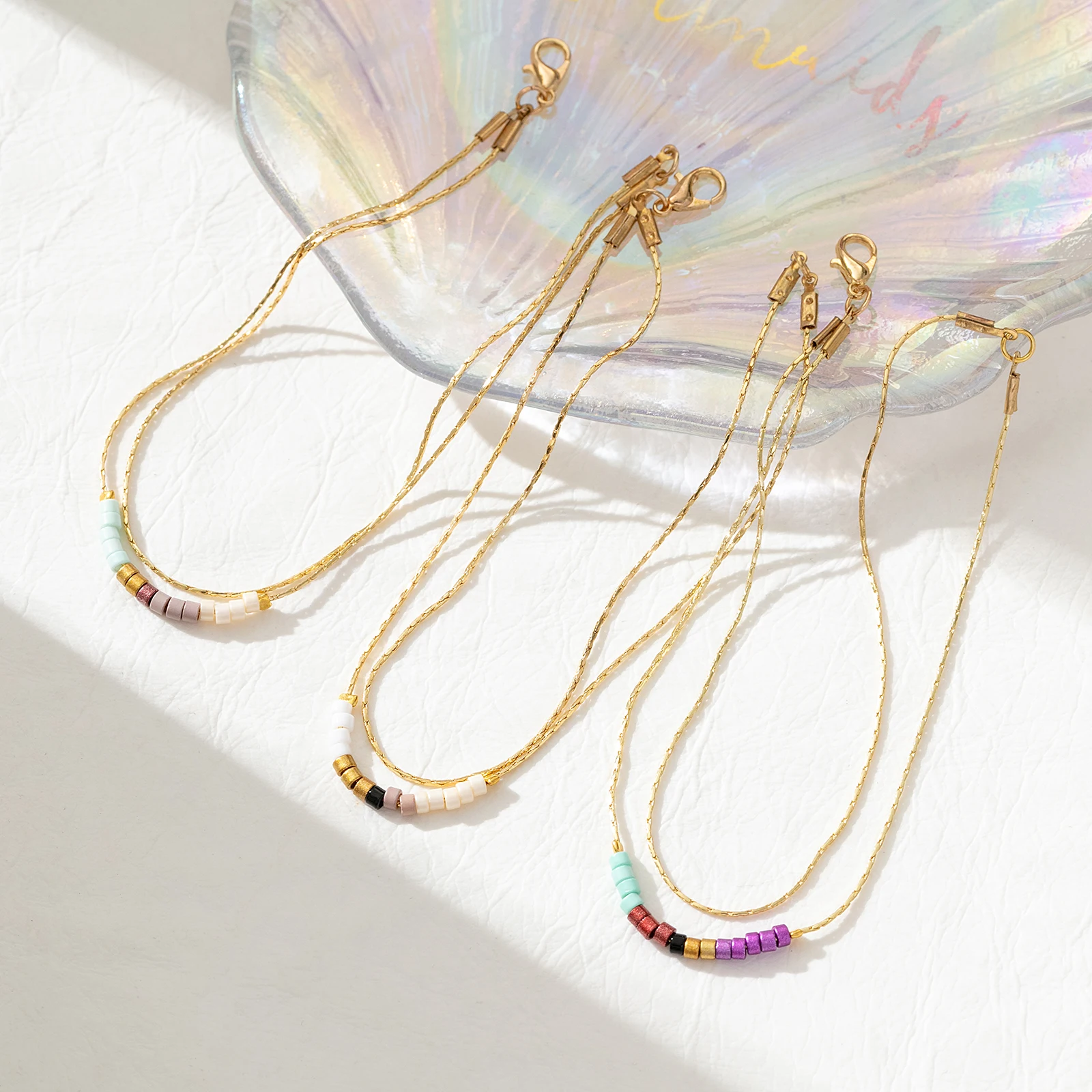 Goldenes Doppelschicht-Kettenarmband Buntes Glasperlen-Armband für Damen Modeschmuck