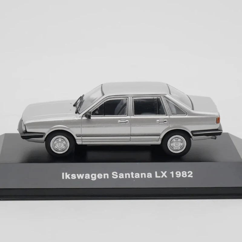 

IXO Diecast 1:43 Scale Santana LX 1982 Alloy Car Model Finished Product Simulation Series Toy Automobile Souvenirs Collection