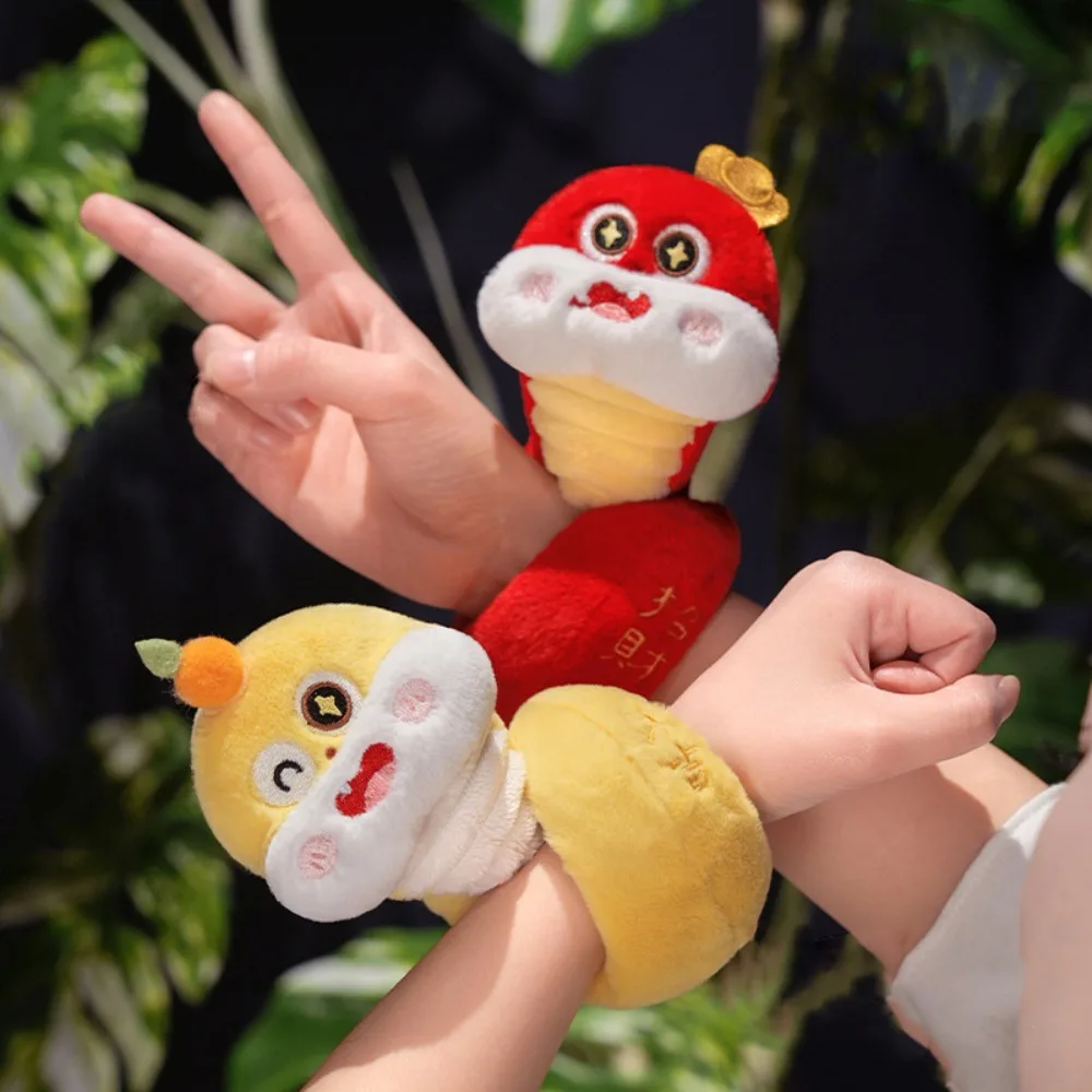 Mascots Snake Plush Slap Bracelet Circle Toy Wrist Style Snake Slap Snap Doll Toy Soft Cute New Year Plush Hand Ring