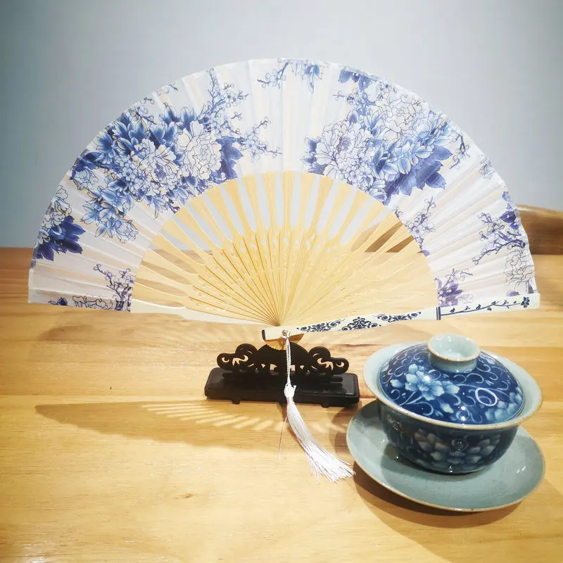 

Chinese Blue And White Porcelain Style Hand Fans Blue Flower Print Folding Fan With Tassels Design Tangzhuang Hanfu Accessories