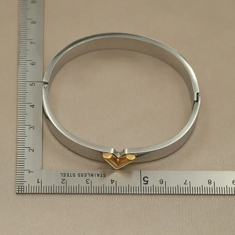 Stainless Steel Metal Letter V Bangles&bracelets for Women Fashion Brand Jewelry Contrast Color Bangles Accessories