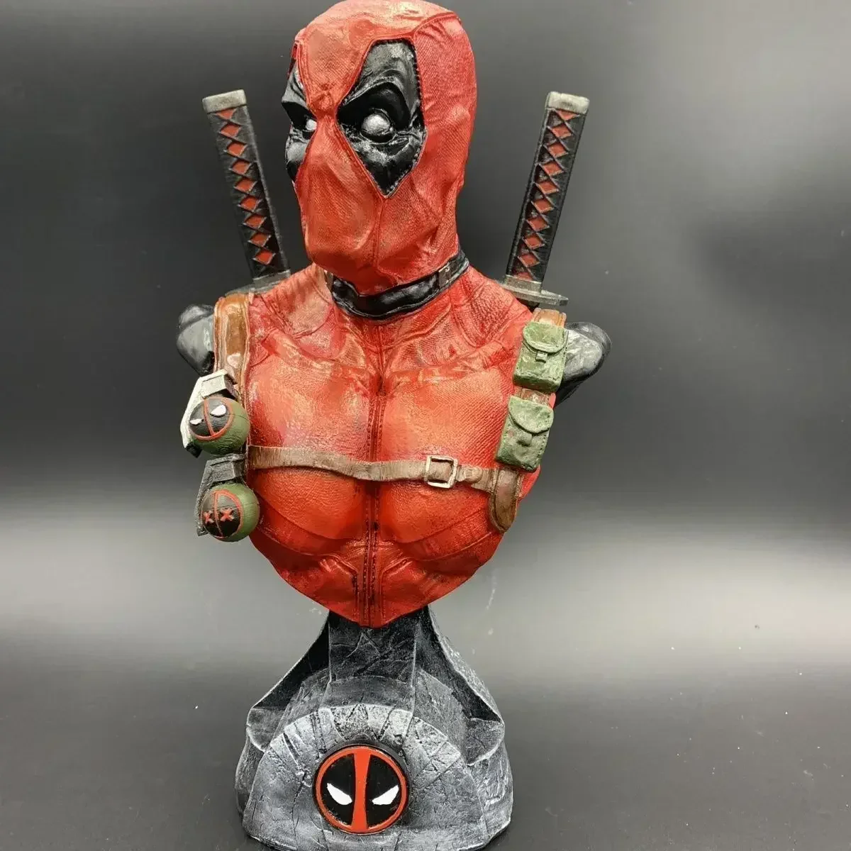 Marvel Deadpool Collectible Figures The Avengers Animation Peripherals Ornaments Model Marvel Doll Statue Boys Toy Birthday Gift