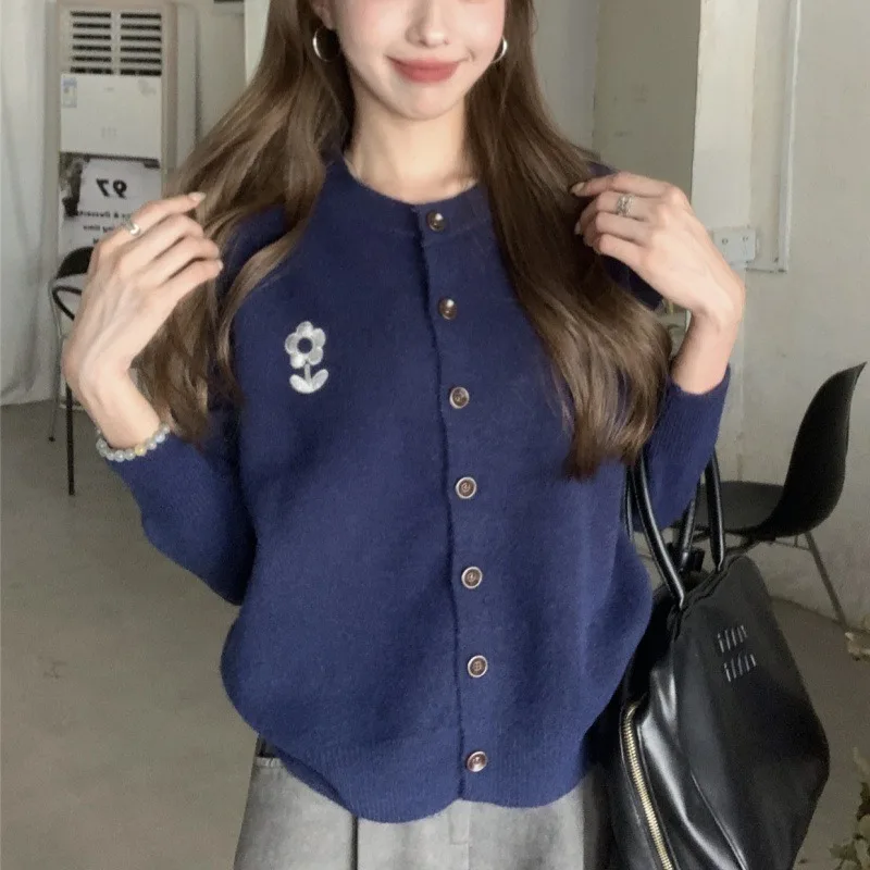 

Korean Fashion Autumn Winter New Simple Knitted Women's Small Flowers Embroidered Soft Waxy Sweater Cardigan Exquisite Simple