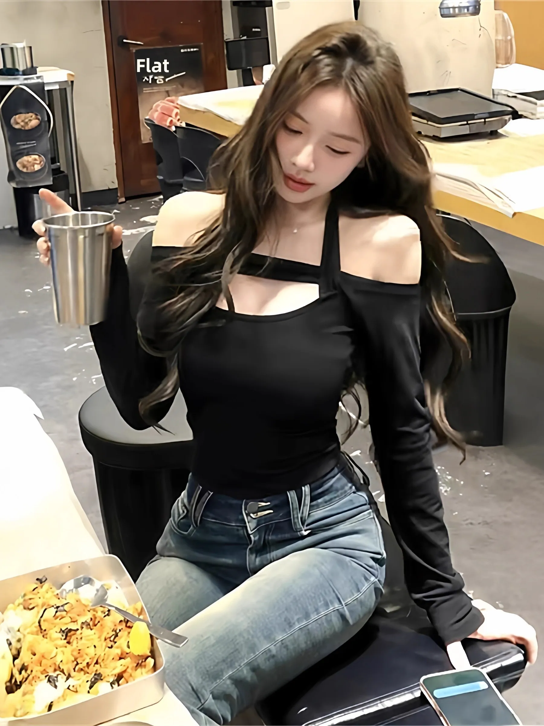 

Уникальная красивая висящая футболка Ne Long Sve с черными плечами, женская осень-зима 2025 года, новый утягивающий топ для внутренней одежды