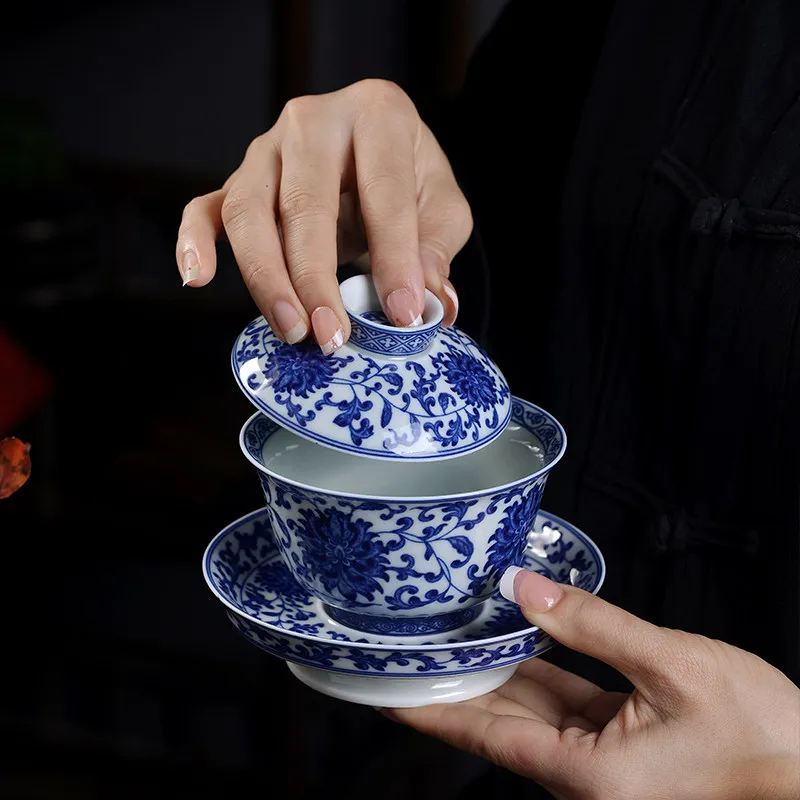 Upscale Retro Interlock Branch Gaiwan Non-Scald Jingdezhen Blue and White Tea Brewing Bowl Household Porcelain Set Large Size