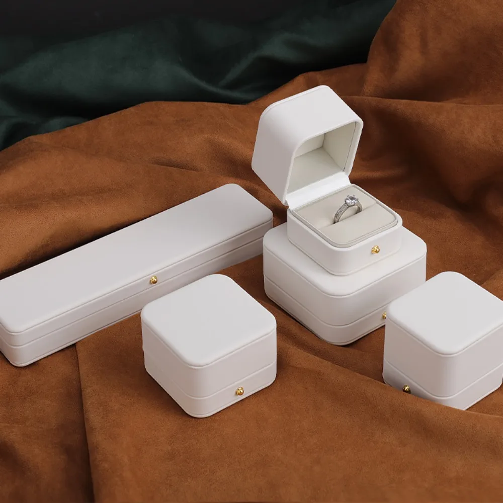 بو الجلود والمجوهرات هدية مربع الفانيلا بطانة الأبيض قلادة جمع مربع مواصفات متعددة مجوهرات علبة التعبئة والتغليف الزفاف