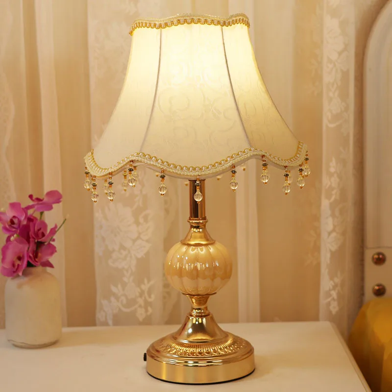 Modern Bedroom Table Lamp European Vintage Fabric Desk Light Living Room Bedside Table Light Study Office Hotel Lighting Lamps