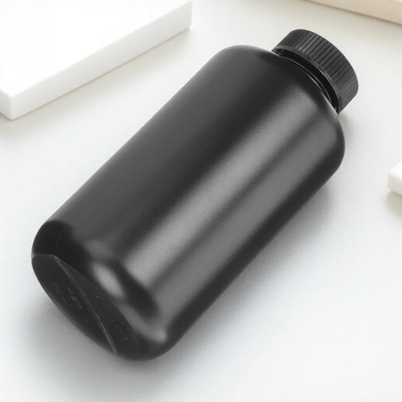 1 pz 500 ml bottiglia di reagente in plastica nera resistente ai raggi UV contenitore per la conservazione dei campioni liquidi bottiglia di medicina da laboratorio con tappo per laboratorio