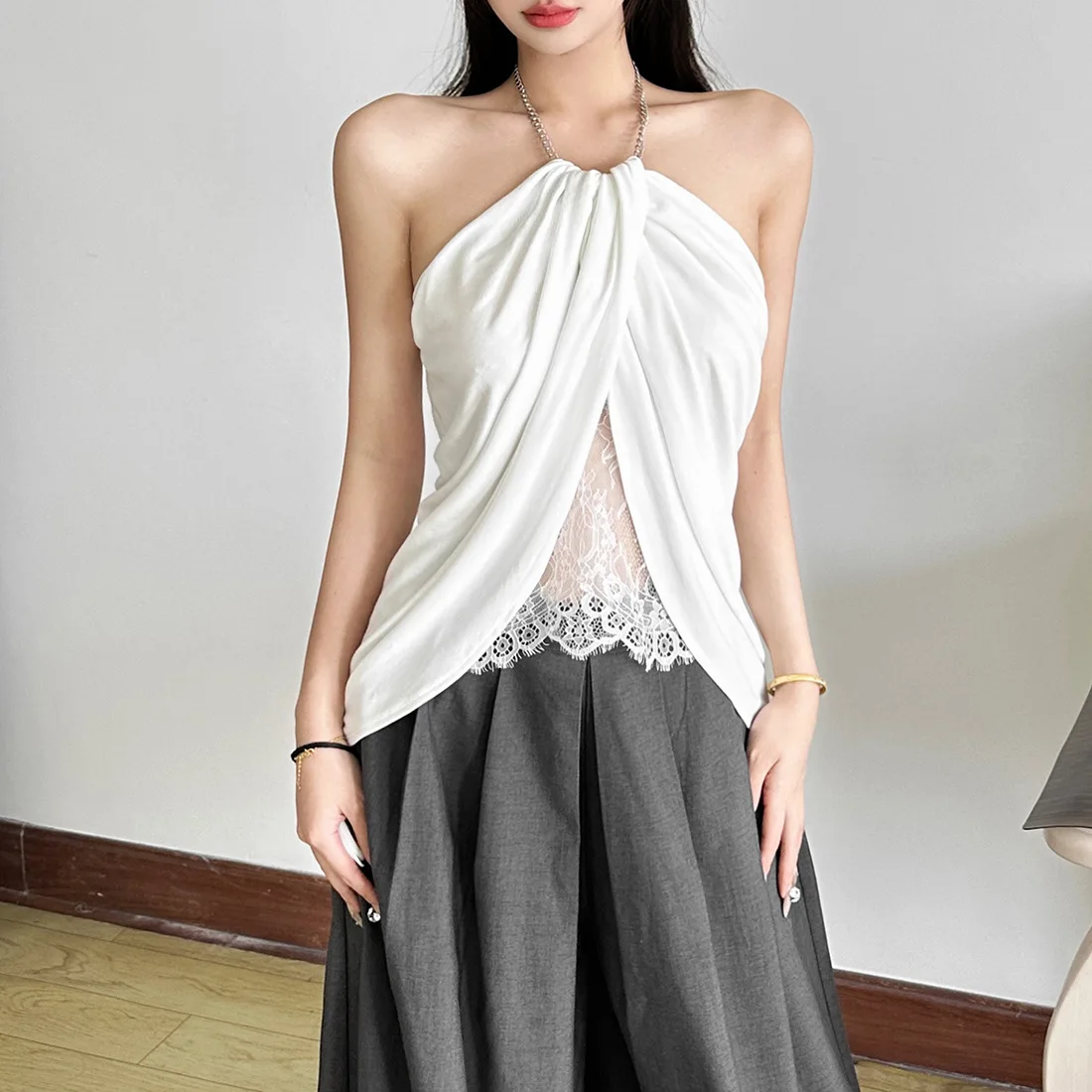 Vendita calda di alta qualità all'ingrosso 2025 nuova ragazza piccante temperamento sexy senza maniche backless lace up slim fit top abbigliamento donna