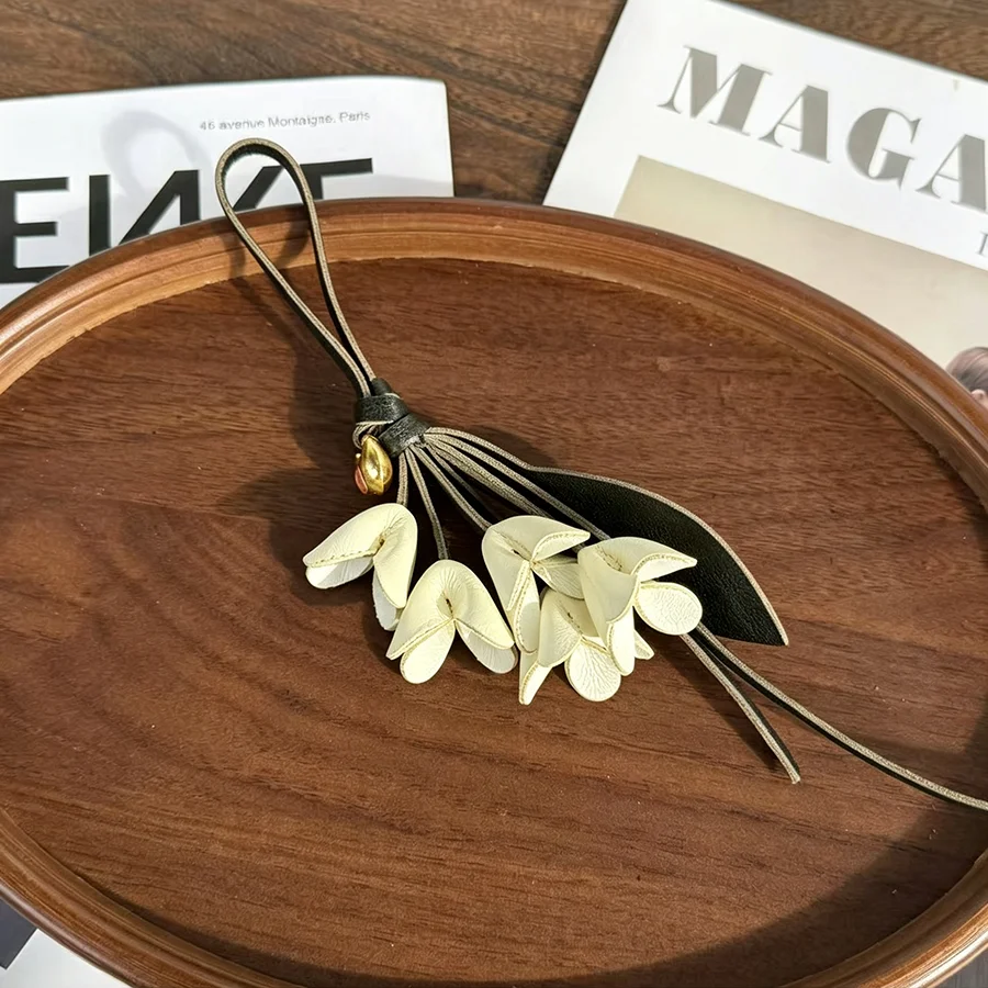 Genuine Leather Simulation Flower Bag Charm Hanging Keychain Car Drape Exquisite Jewelry Personalized Bag Pendant 2027