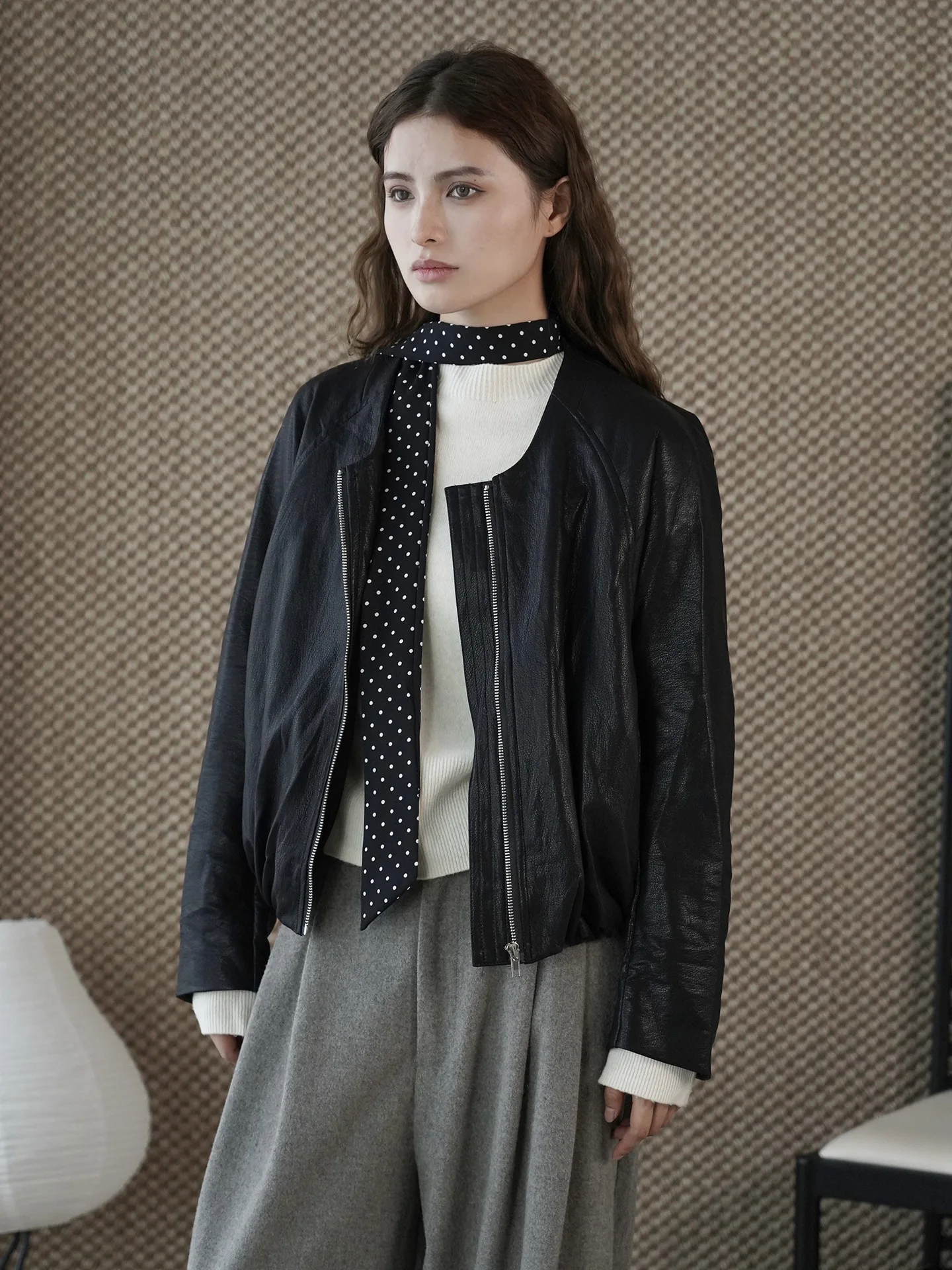 

Новый зимний корейский ретро сладкий и крутой шелковый шарф в горошек, кожаная короткая куртка, свободная женская куртка