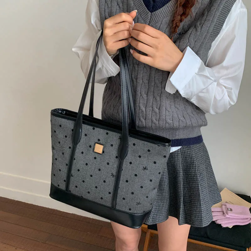 

2025 Premium Commuter Tote with Niche Design - Roomy Shoulder Bag for Fall/Winter with Versatile Straps