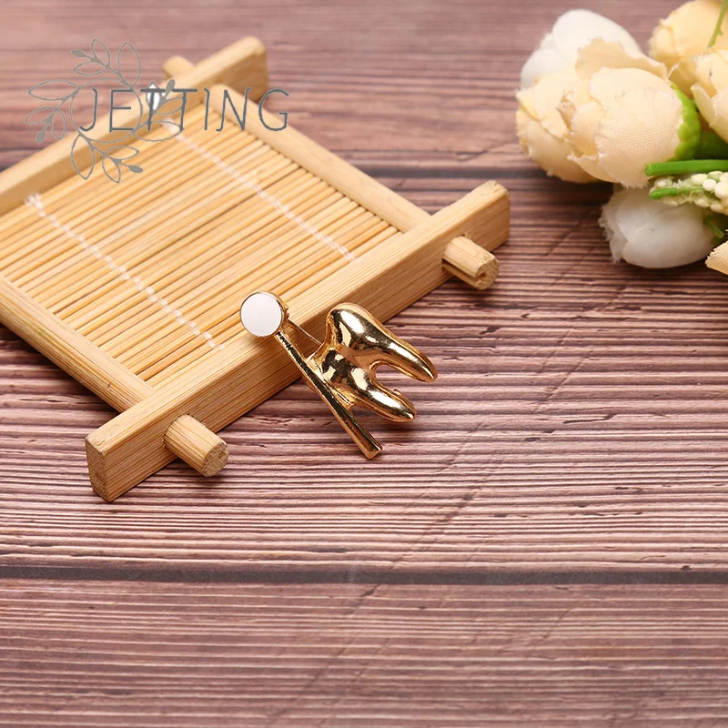 (SMTGDP11)lassic Fashion Golden Tooth Shape Cute Medical Brooch Pin For Doctor Nurse Lapel Backpack Badge Pins Gift Accessory view 3